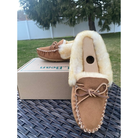 NWT NIB L.L. Bean Women Wicked Good Genuine Shearling Moccasin Slipper (7) - Picture 2 of 9